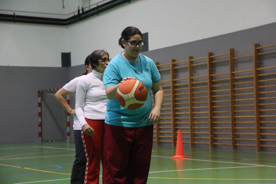 Fotos: Las &#039;campeonas&#039; del equipo de baloncesto de Asprona