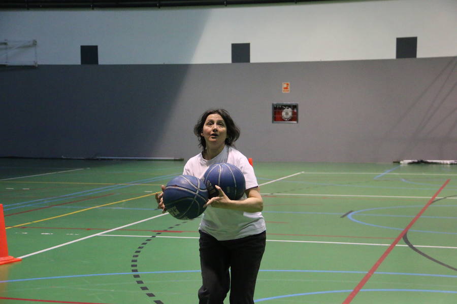 Fotos: Las &#039;campeonas&#039; del equipo de baloncesto de Asprona