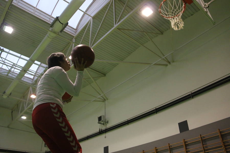 Fotos: Las &#039;campeonas&#039; del equipo de baloncesto de Asprona