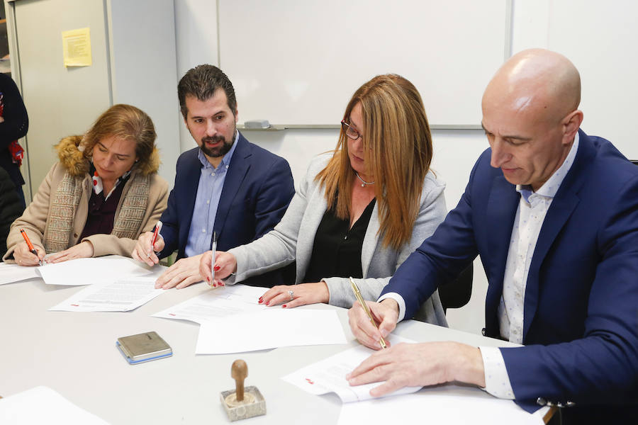 Fotos: El PSOE firma un contrato programa con las Ampas de los centros escolares de Eras de Renueva