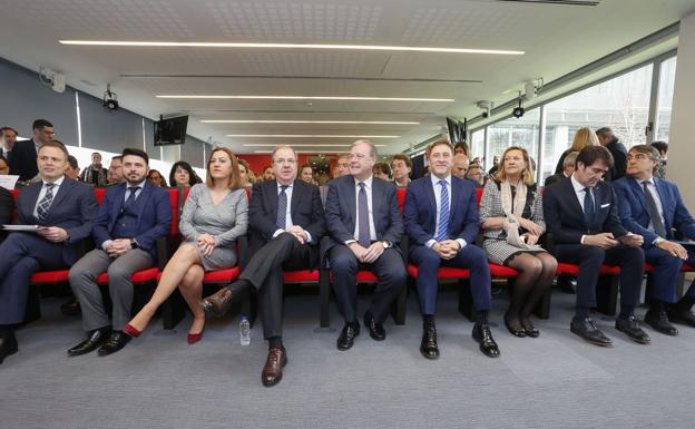 Galería. Diferentes instantes de la inauguración realizada este lunes.