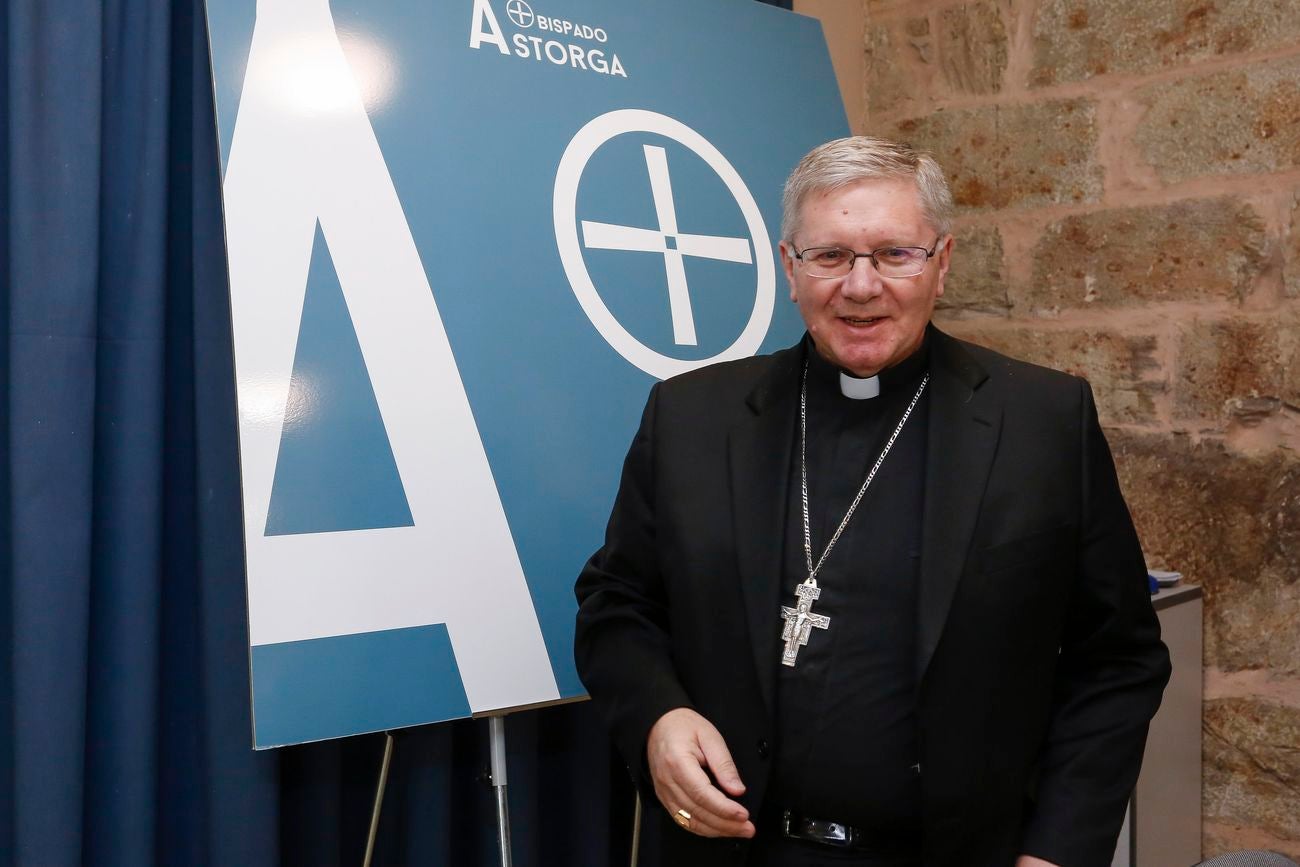 Nueva delegación de protección de los menores y acompañamiento a las víctimas de abusos de la Diócesis de Astorga. (IaD) José Antonio Crespo, Maria José Díez el obispo de Astorga, Juan Antonio Menéndez y Ana Belén Fraile