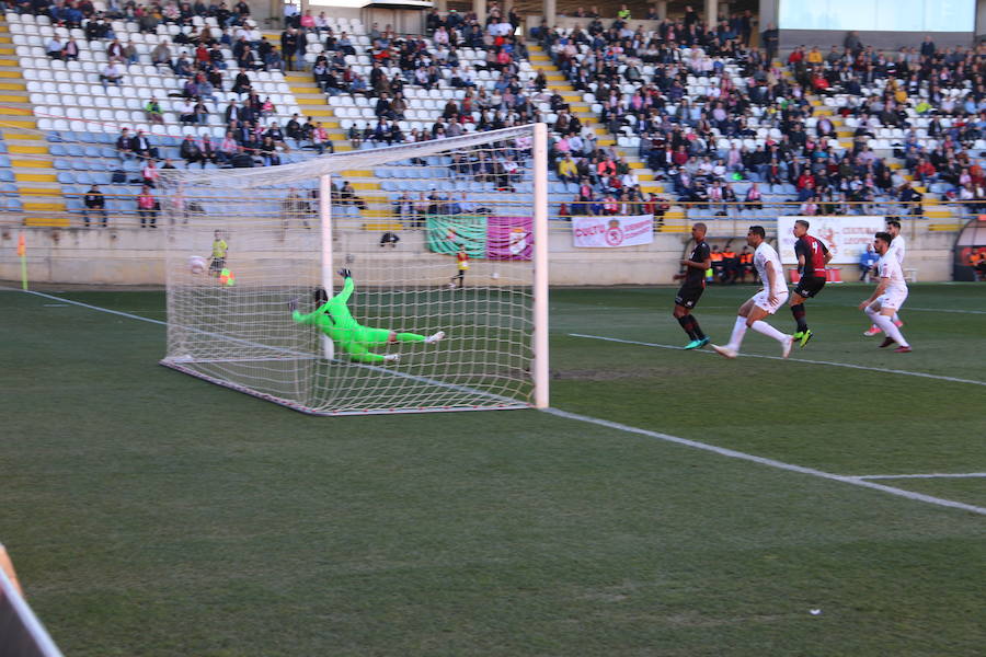 El equipo leonés se deshace con facilidad del Unión Adarve gracias a los goles de Saúl, Aridane y Yeray | Los hombres de Aira logran completar uno de sus mejores partidos y dejan la portería a cero, dando una alegría completa a su afición