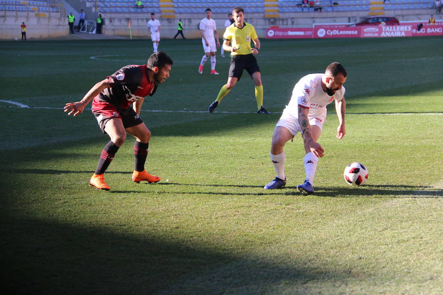 El equipo leonés se deshace con facilidad del Unión Adarve gracias a los goles de Saúl, Aridane y Yeray | Los hombres de Aira logran completar uno de sus mejores partidos y dejan la portería a cero, dando una alegría completa a su afición