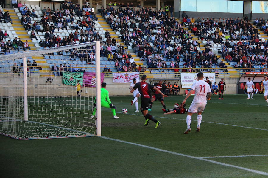 El equipo leonés se deshace con facilidad del Unión Adarve gracias a los goles de Saúl, Aridane y Yeray | Los hombres de Aira logran completar uno de sus mejores partidos y dejan la portería a cero, dando una alegría completa a su afición