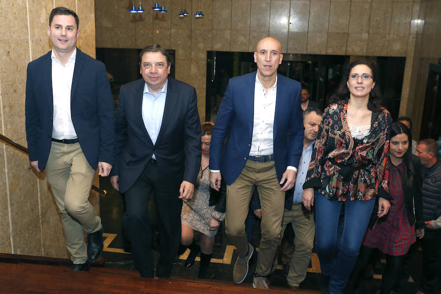 Fotos: El ministro de Agricultura participa en un acto público en León