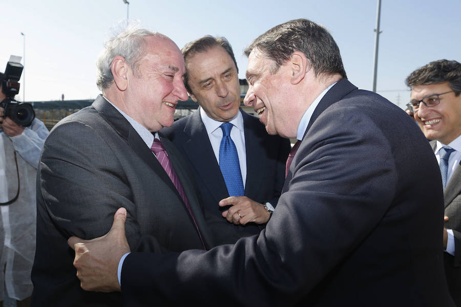 Fotos: El ministro de Agricultura visita la planta de Lactiber