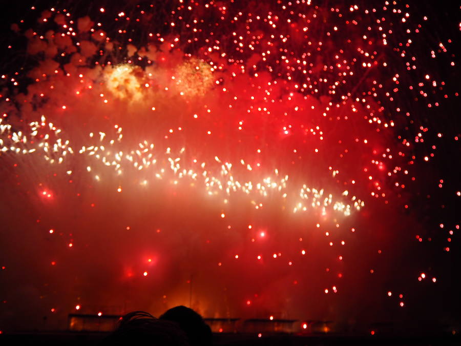 Fotos: La mascletá más alta de la historia de las Fallas