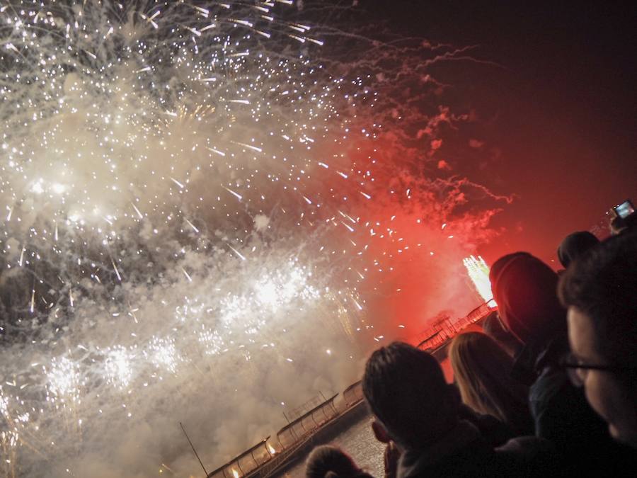 Fotos: La mascletá más alta de la historia de las Fallas