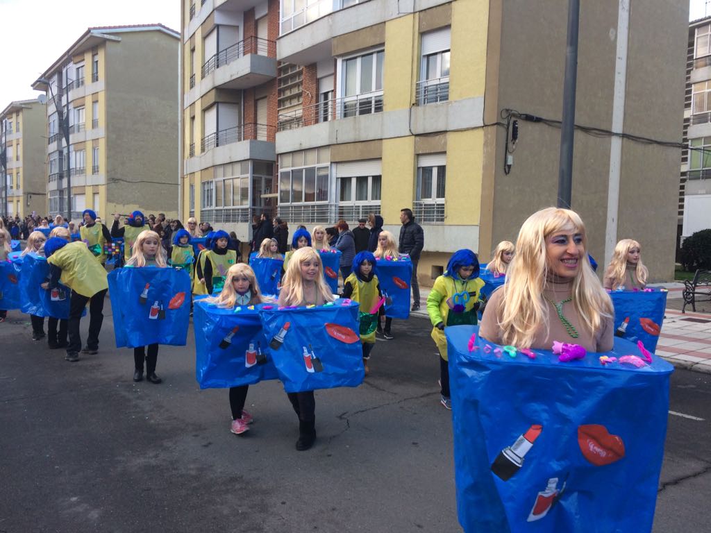 La comitiva partirá a las 18 horas del entorno de la Casa de Cultura de Pinilla para finalizar el recorrido en el parque de la Era de Trobajo del Camino, donde habrá reparto de chocolate y orejas de Carnaval en una fiesta amenizada por una discoteca móvil