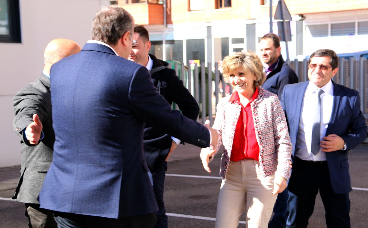 Fotos: Visita de la ministra Carcedo a la Ciudad del Mayor de León