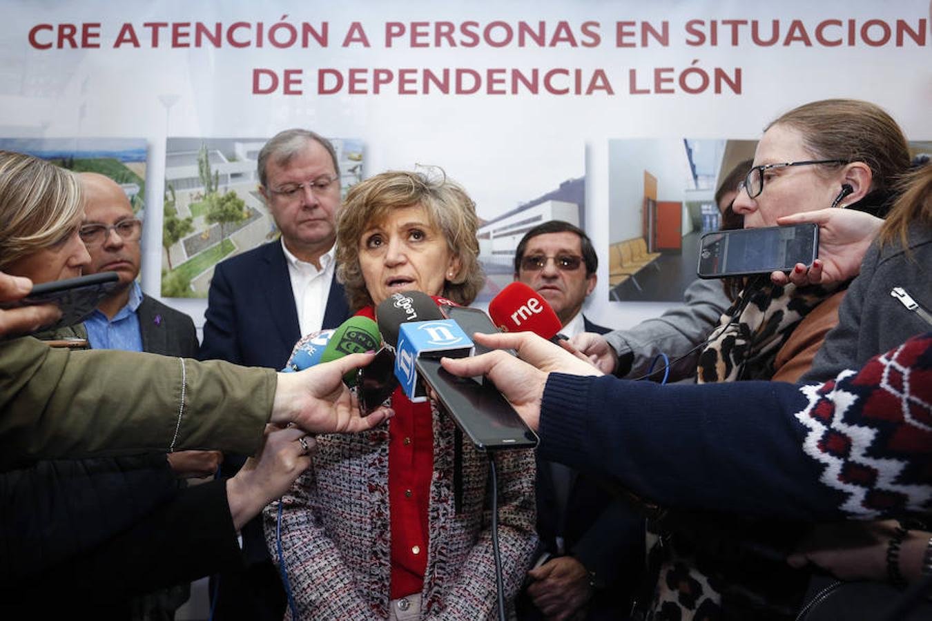 Fotos: Visita de la ministra Carcedo a la Ciudad del Mayor de León
