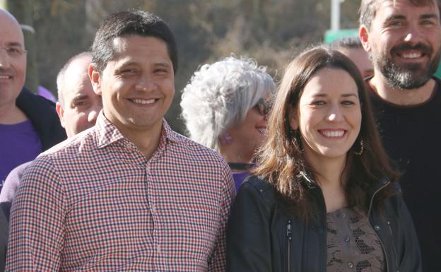 Galería. Pabel Albán y Ana Marcello, candidatos de Unidos Podemos por León al Senado y al Congreso.