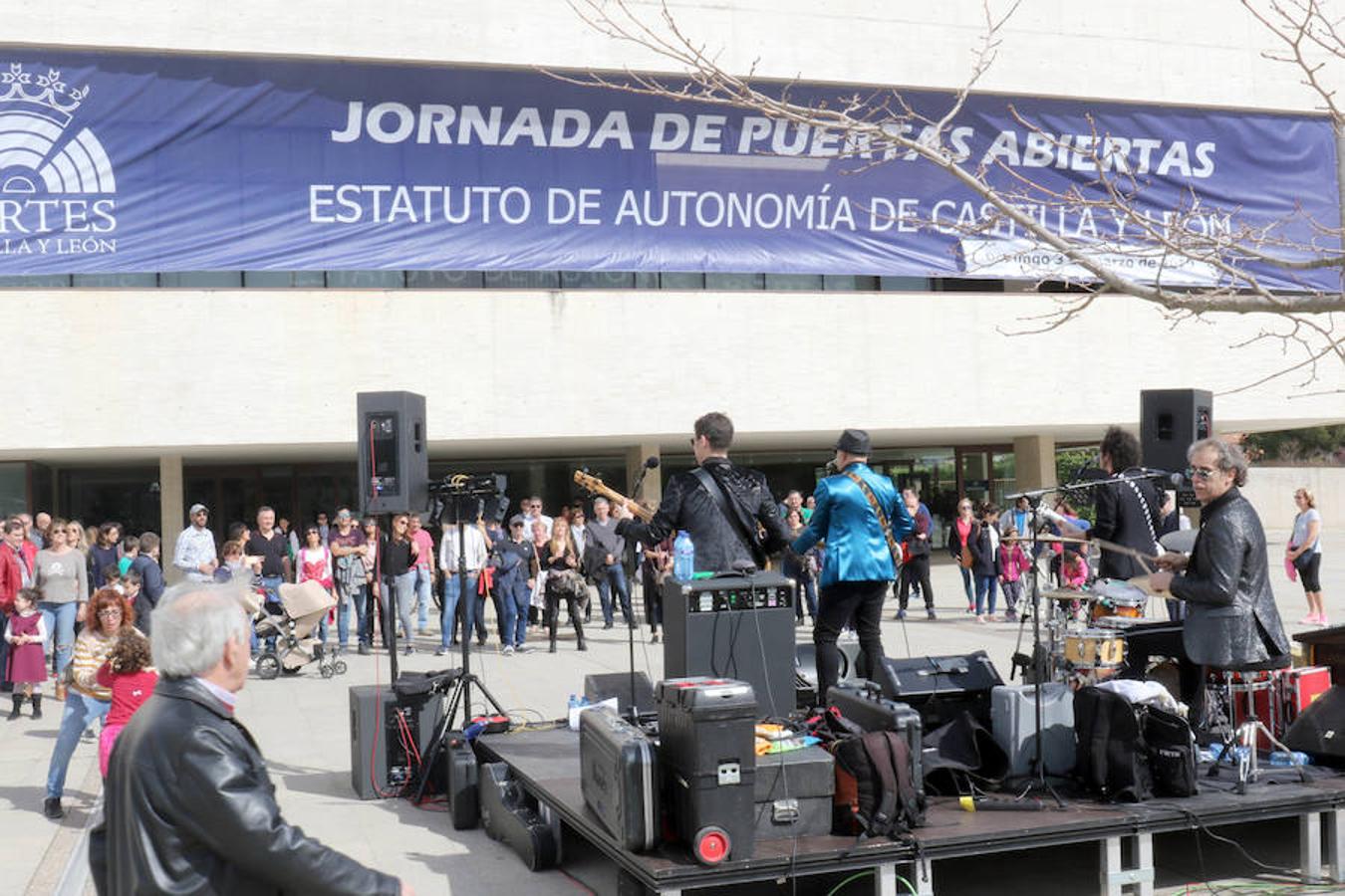 Fotos: Jornada de puertas abiertas en las Cortes de Castilla y León