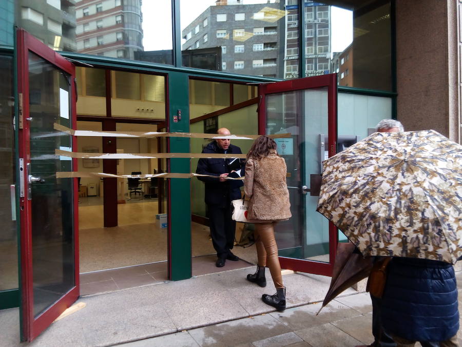 Fotos: Ataque a dos cajeros de Unicaja Banco en Ponferrada