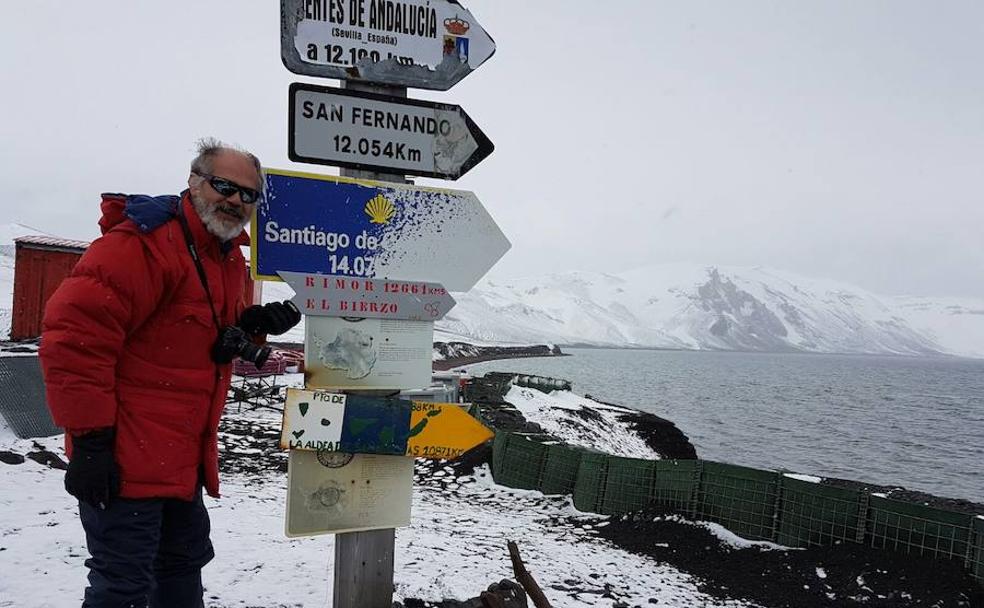 Valentín Carrera, en su expedición a la Antártida.