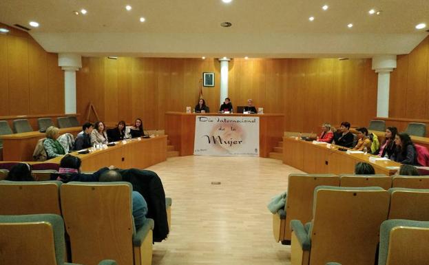 Diez mujeres del municipio de San Andrés participan en el foro Mujer y Ámbitos de Participación Social y Profesional