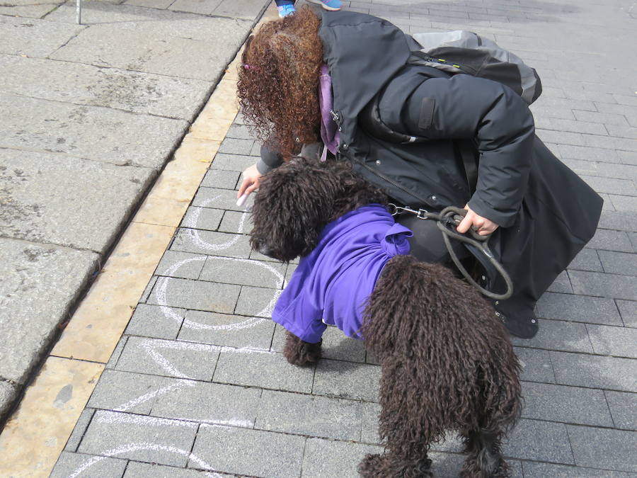 Fotos: Un bicipiquete y mucho morado en León