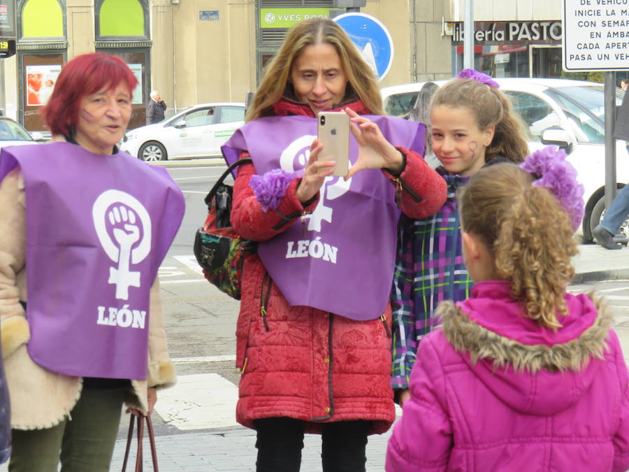 Fotos: Un bicipiquete y mucho morado en León