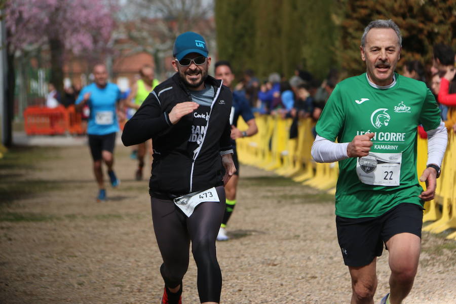 Fotos: Llegada a meta en los 10km La Virgen del Camino