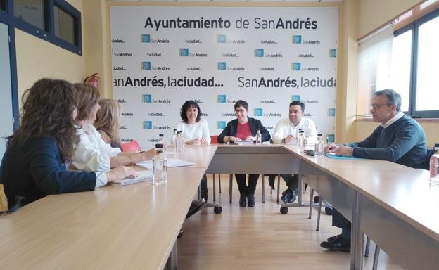 Reunión para abordar diversos asuntos.