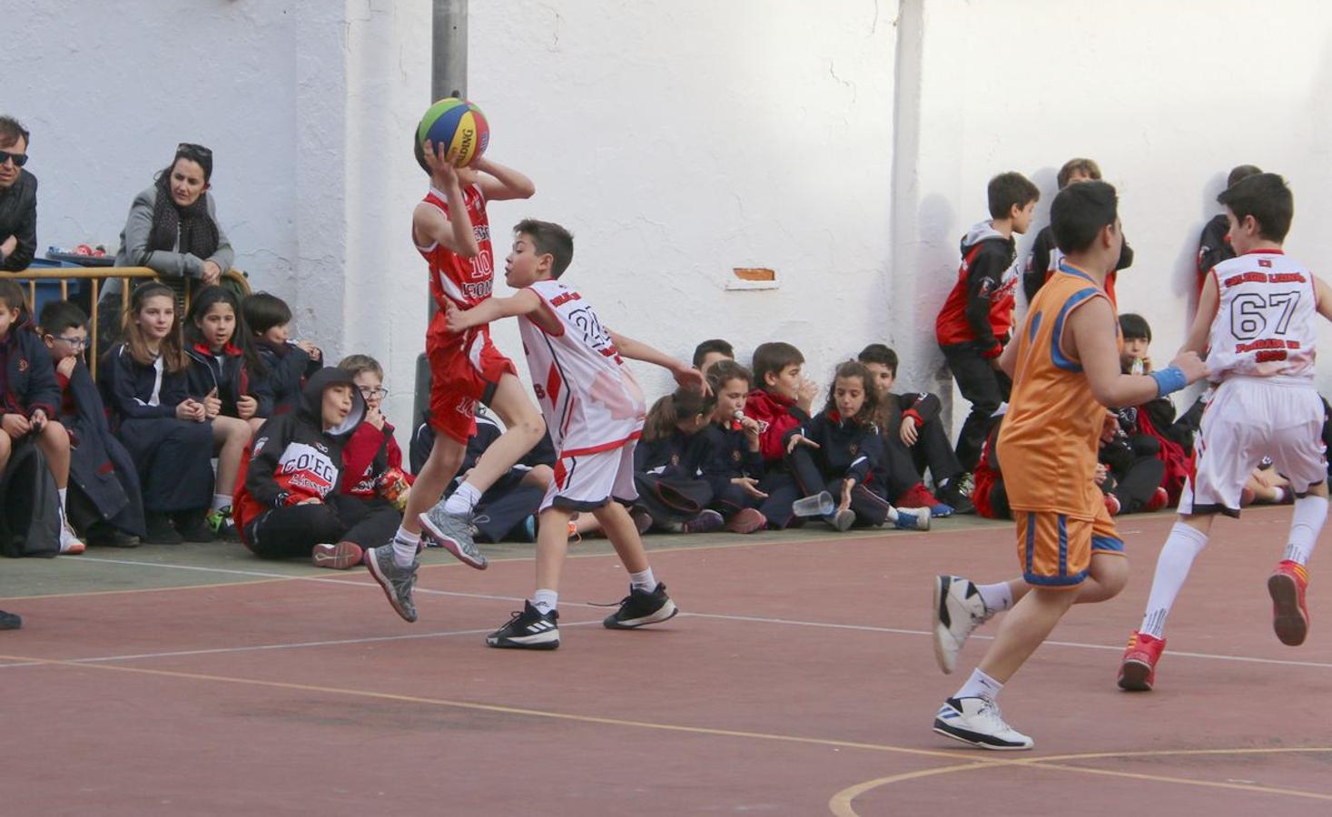 Fotos: La final del Torneo de Minibasket del Colegio Leonés