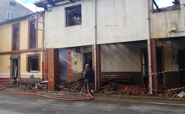 Cuatro heridos en un incendio en Almanza