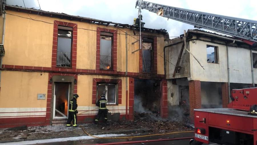 Fotos: Incendio en la localidad de Almanza