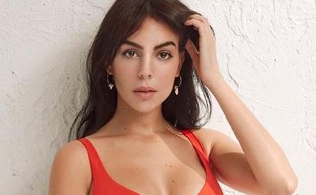 Georgina Rodríguez incendia las redes con un posado en biquini