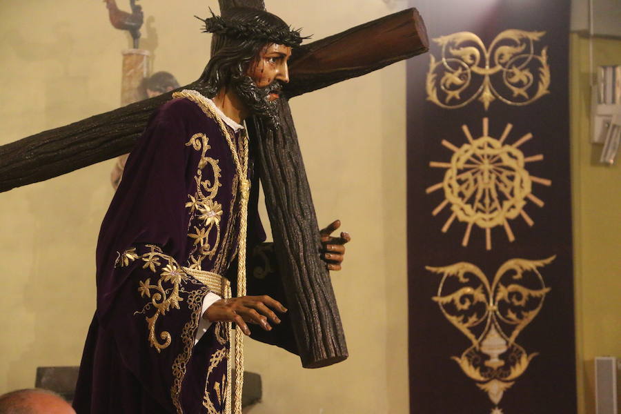 Fotos: Besapié en Santa Nonia