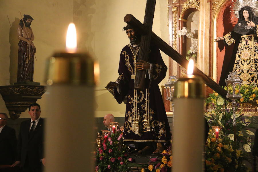 Fotos: Besapié en Santa Nonia