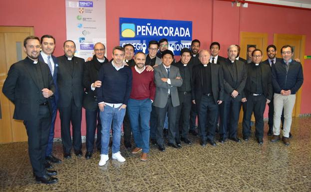 Los seminaristas descubren su vocación a los alumnos de Peñacorada