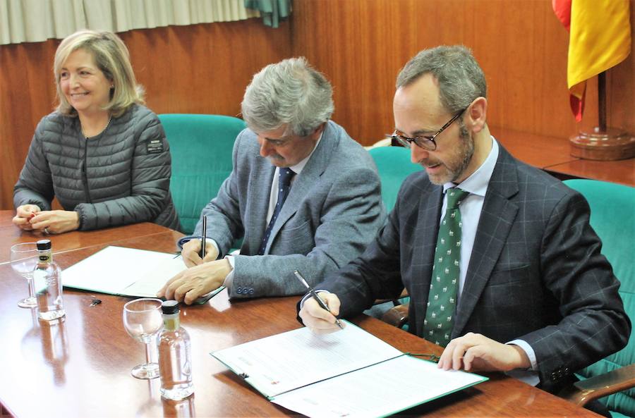 Fotos: Convenio entre la ULE y la Fundación Alimerka