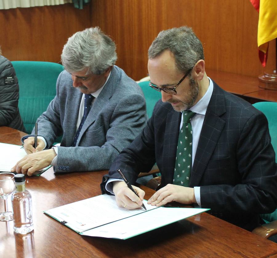 Fotos: Convenio entre la ULE y la Fundación Alimerka