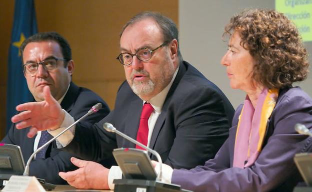 El consejero de Educación, Fernando Rey, asiste a la presentación de la jornada sobre el Plan Global de Mejora de Resultados Escolares de Castilla y León.