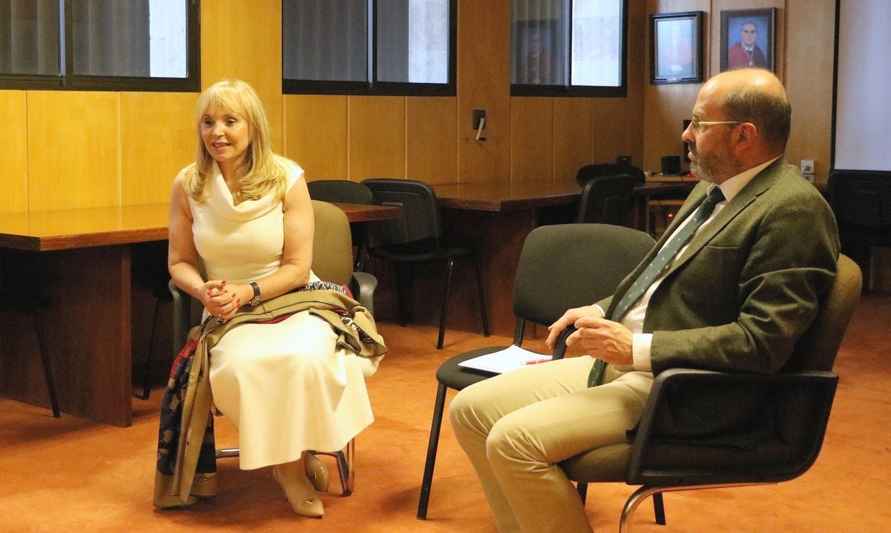 José Luis Prada, alma mater del sello empresarial 'Prada a Tope', y Mar Casas, fundadora de Transleyca, protagonizaron la segunda sesión de las VIII Jornadas de Empresa Familiar