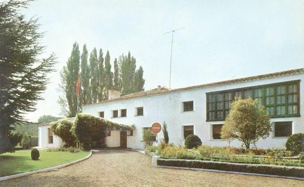 Imagen del albergue que ahora cumple medio siglo como escuela de hostelería.