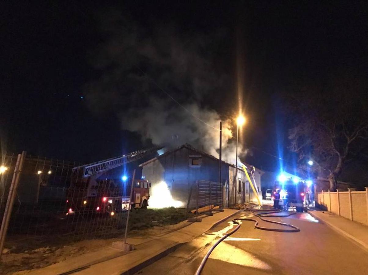 Fotos: Incendio en Villarejo de Órbigo