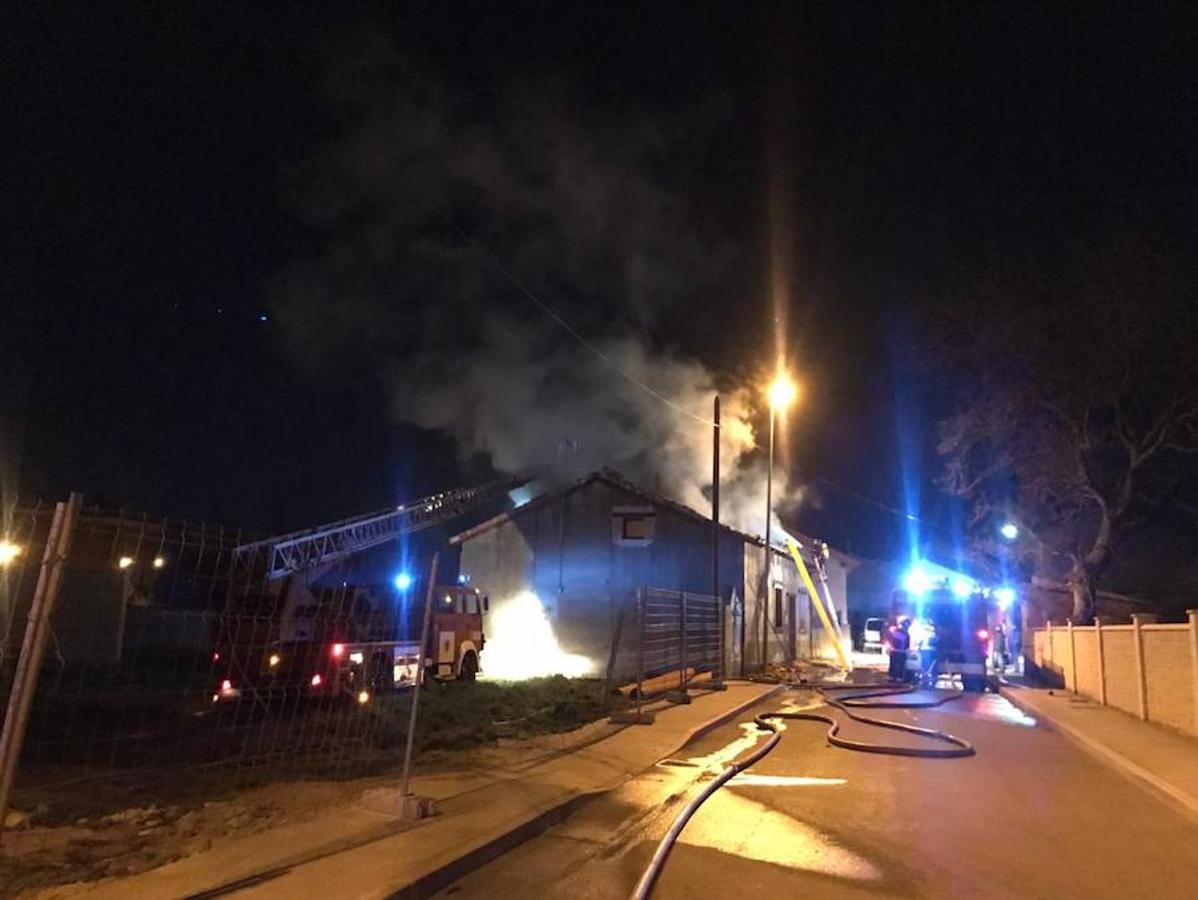 Fotos: Incendio en Villarejo de Órbigo