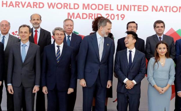 Posado de familia en la inauguración de la Harvard WorldMUN. 