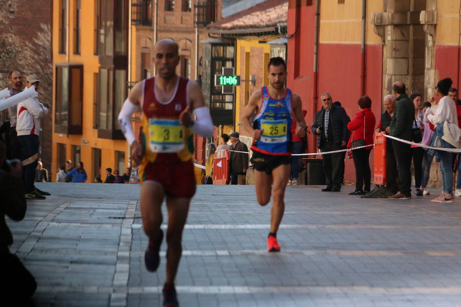 Fotos: La Media, al paso por la Catedral