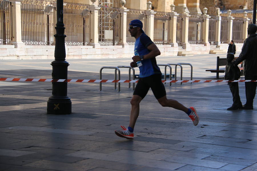 Fotos: La Media, al paso por la Catedral