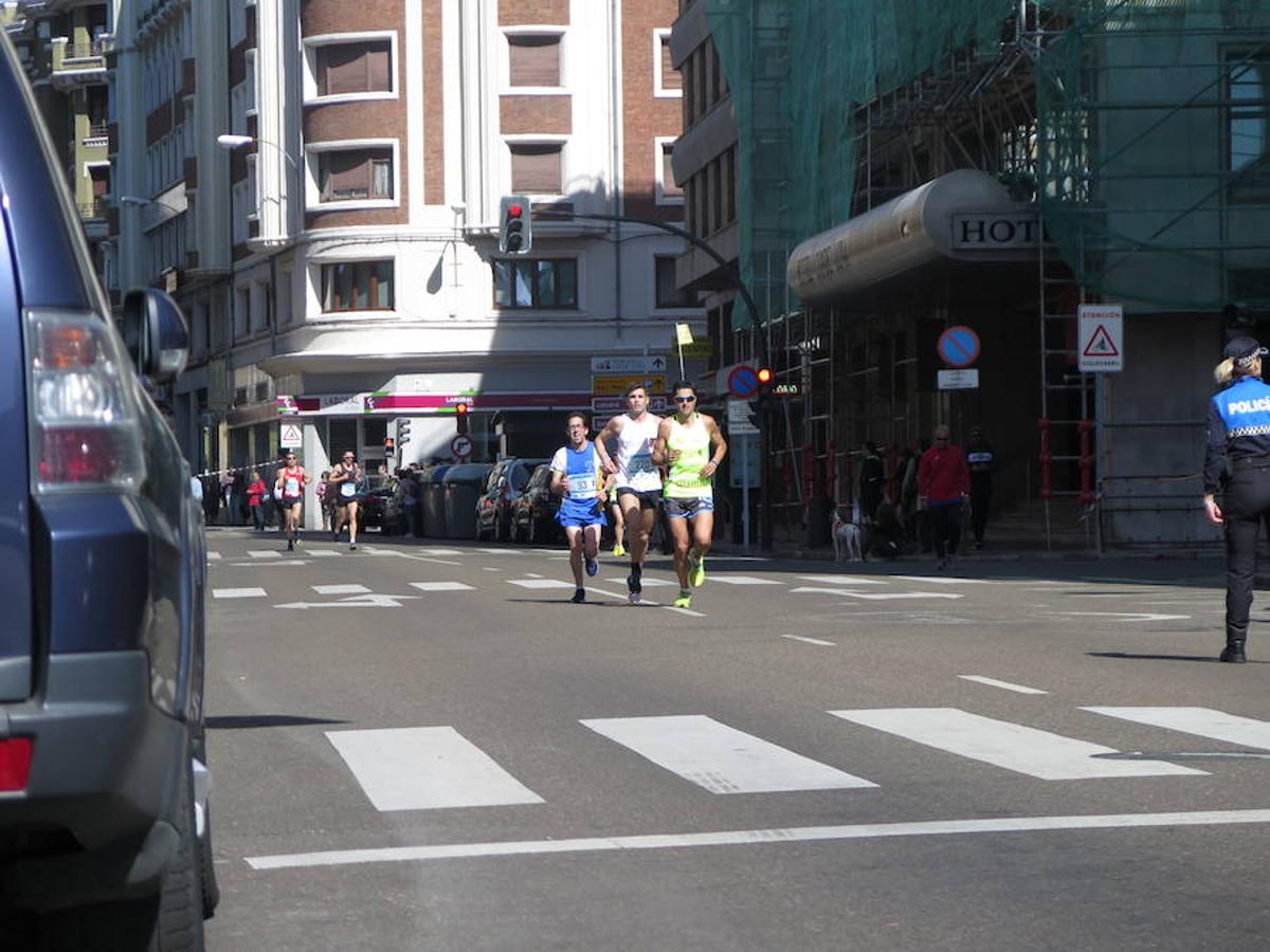 Fotos: La Media Maratón, a su paso por Burgo Nuevo e Independencia