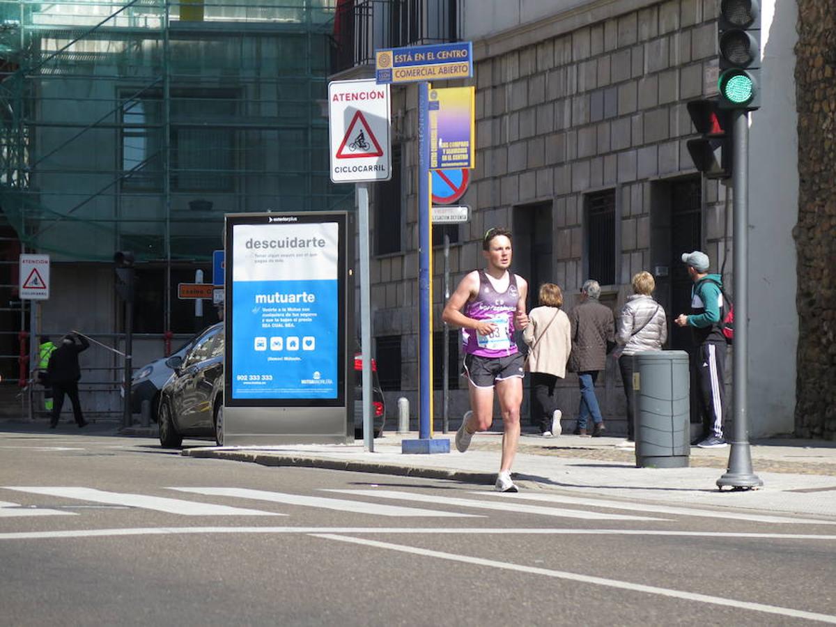 Fotos: La Media Maratón, a su paso por Burgo Nuevo e Independencia