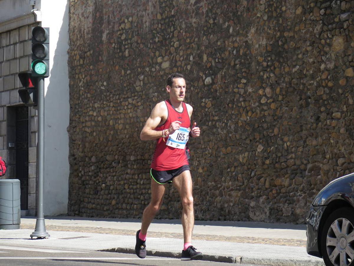 Fotos: La Media Maratón, a su paso por Burgo Nuevo e Independencia