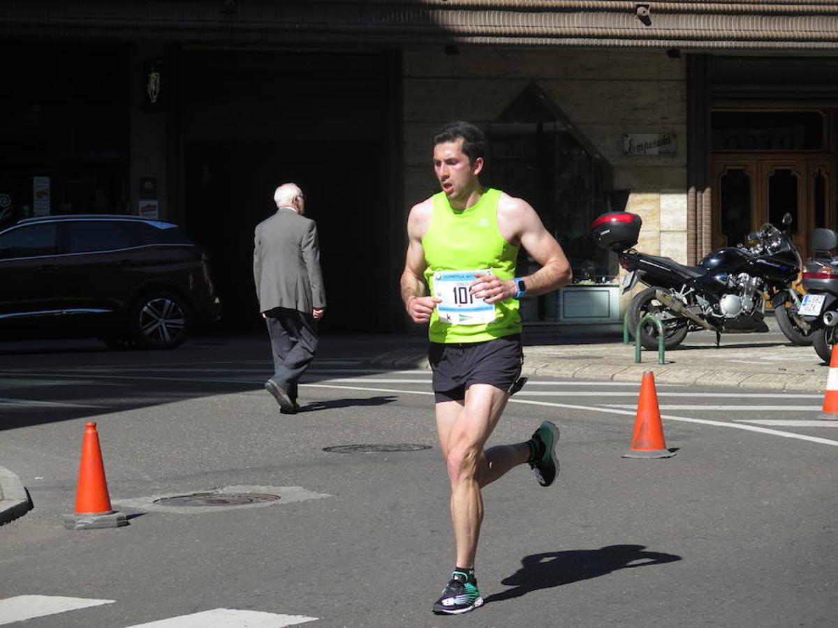 Fotos: La Media Maratón, a su paso por Burgo Nuevo e Independencia