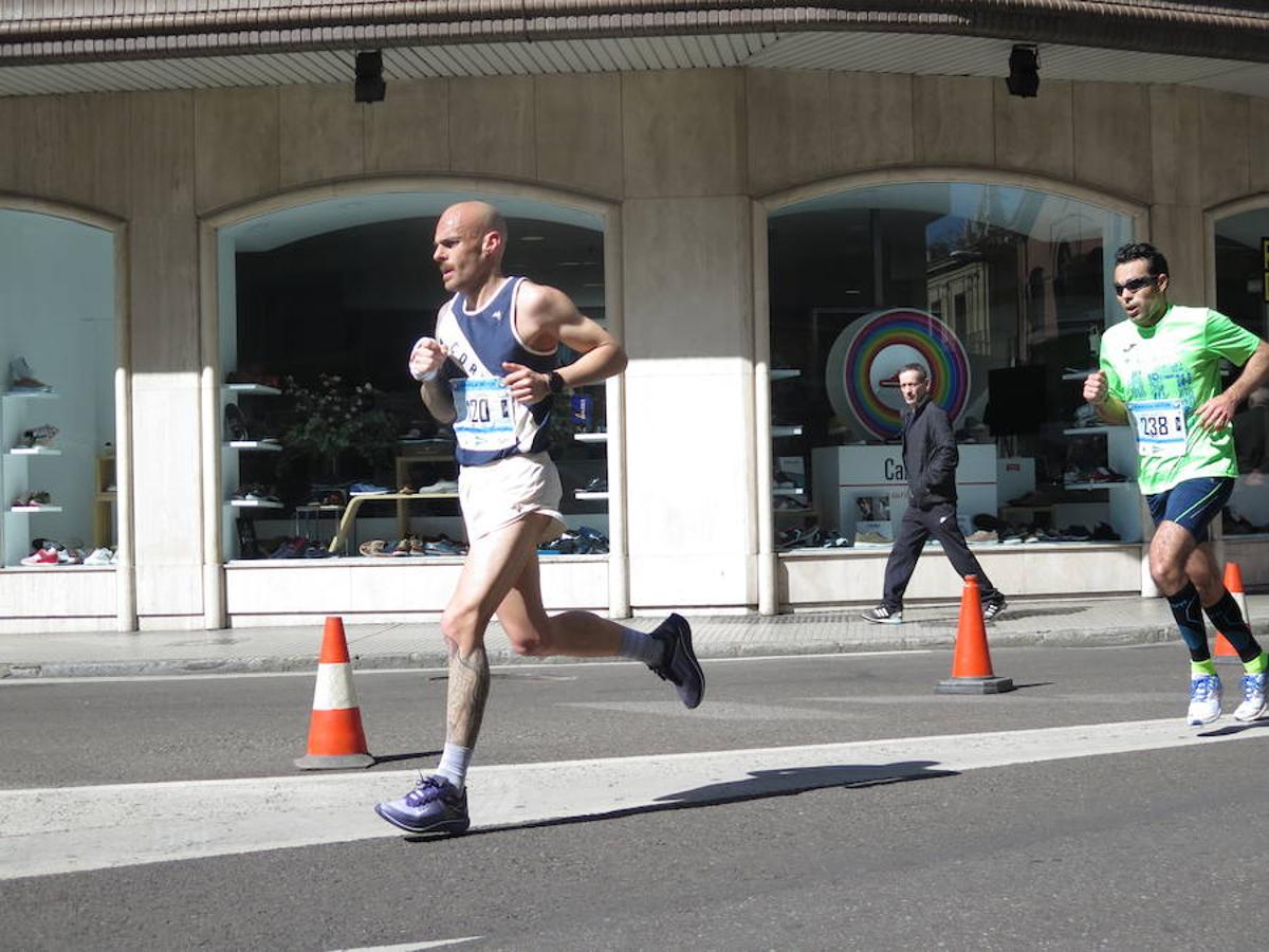 Fotos: La Media Maratón, a su paso por Burgo Nuevo e Independencia