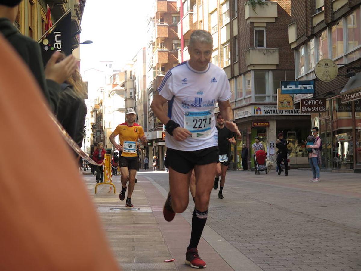 Fotos: La Media Maratón, a su paso por Burgo Nuevo e Independencia