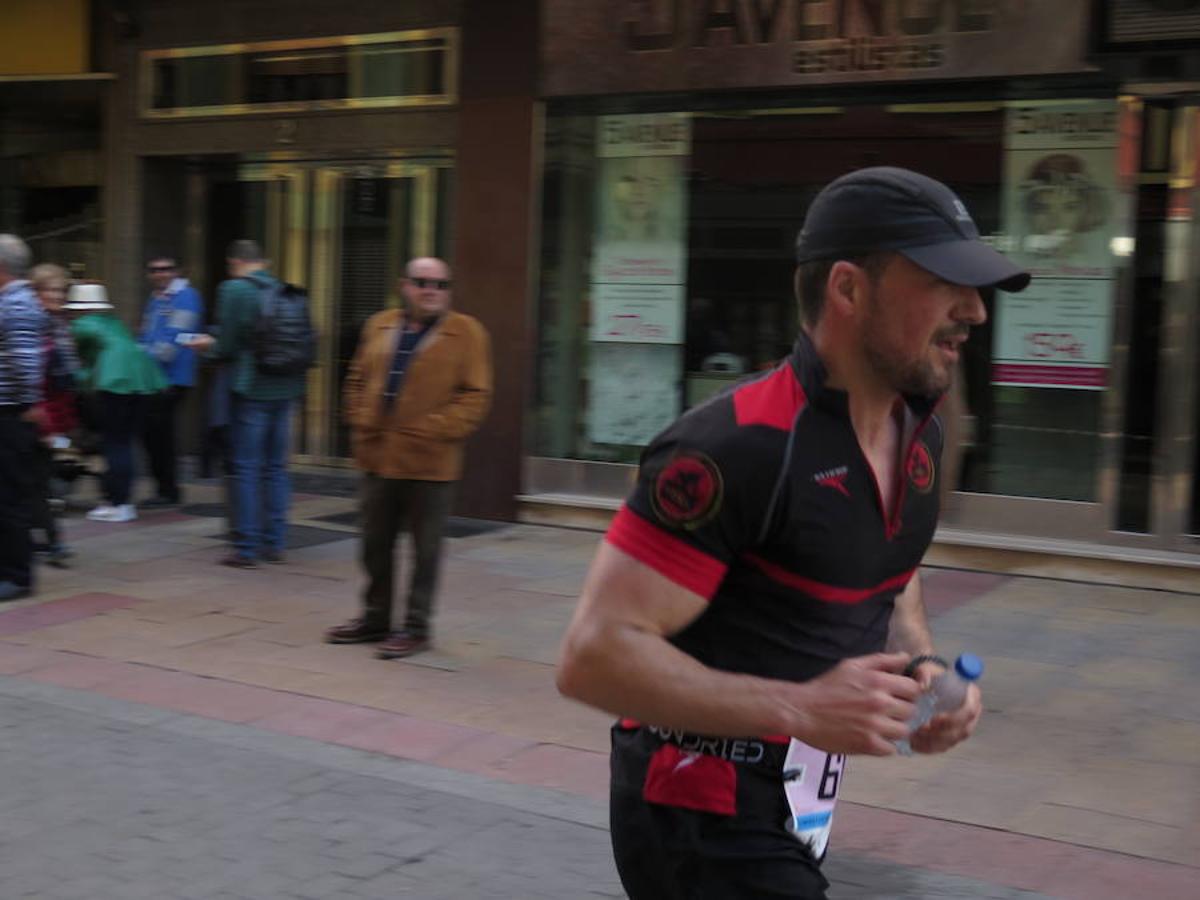 Fotos: La Media Maratón, a su paso por Burgo Nuevo e Independencia