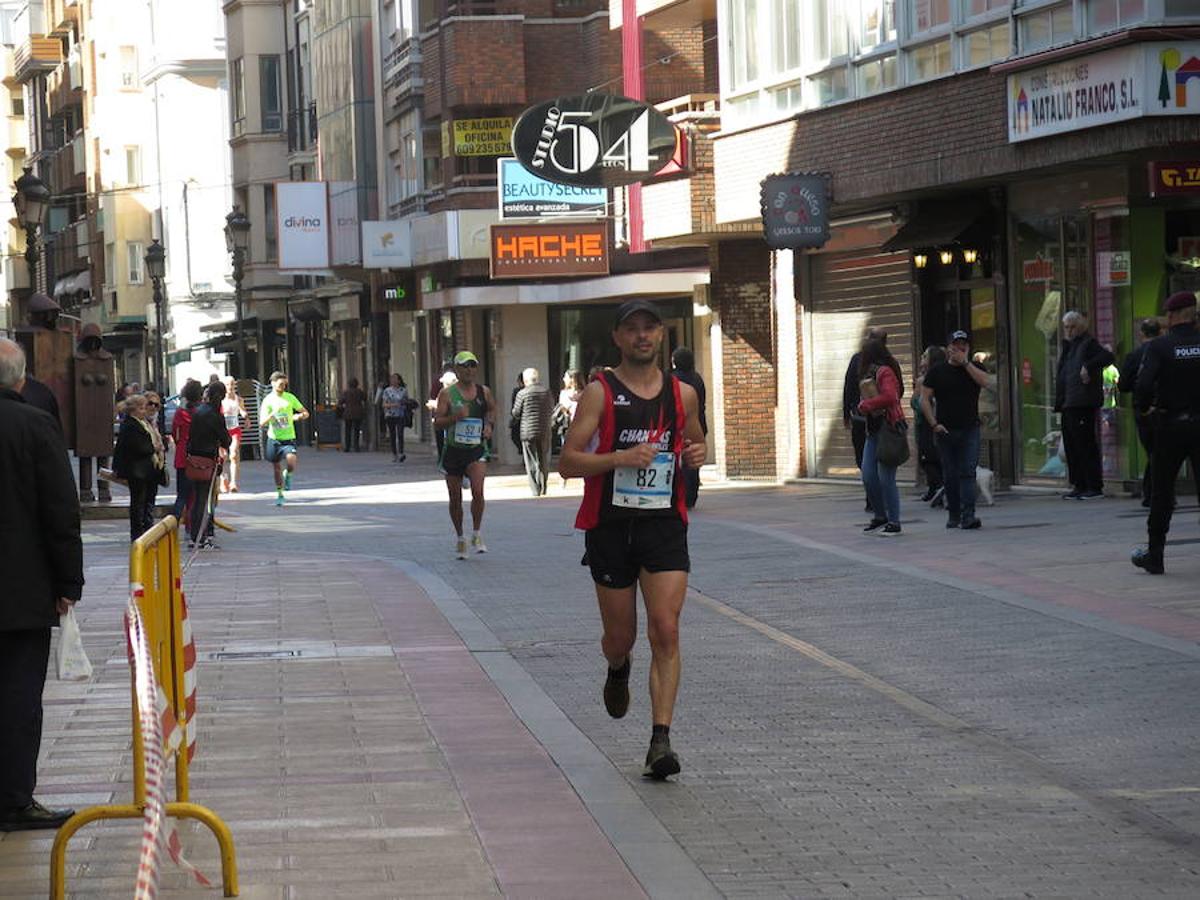 Fotos: La Media Maratón, a su paso por Burgo Nuevo e Independencia